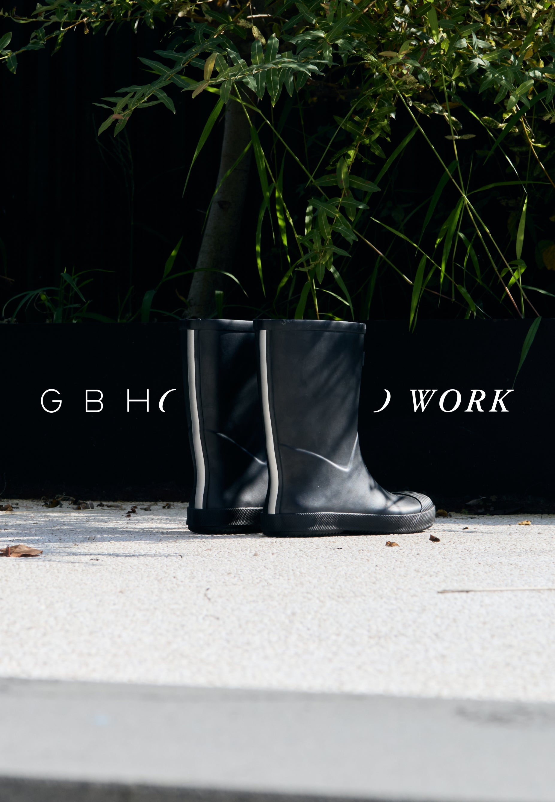 RUBBER RAIN BOOTS