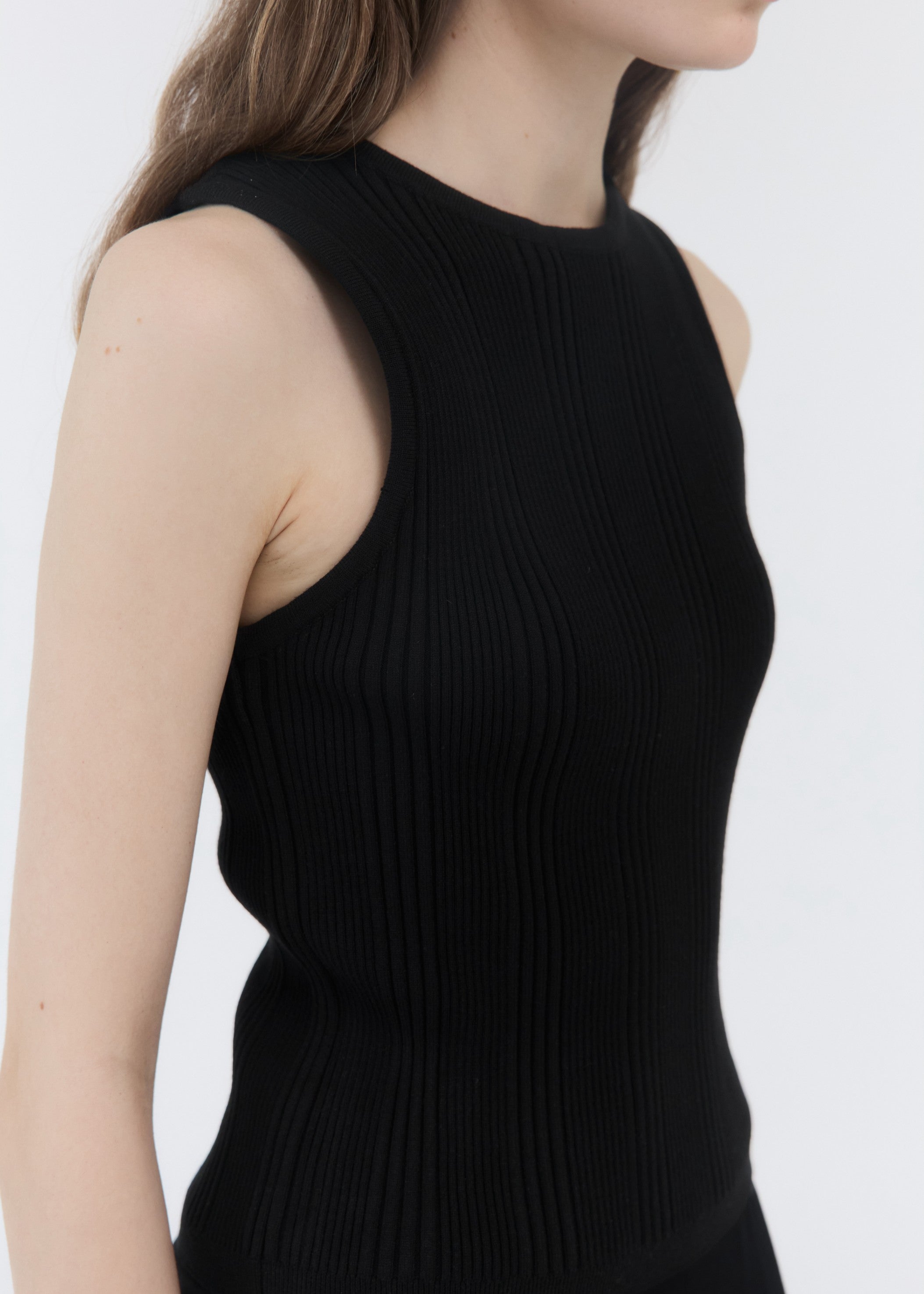 RIBBED SLIM SLEEVELESS TOP