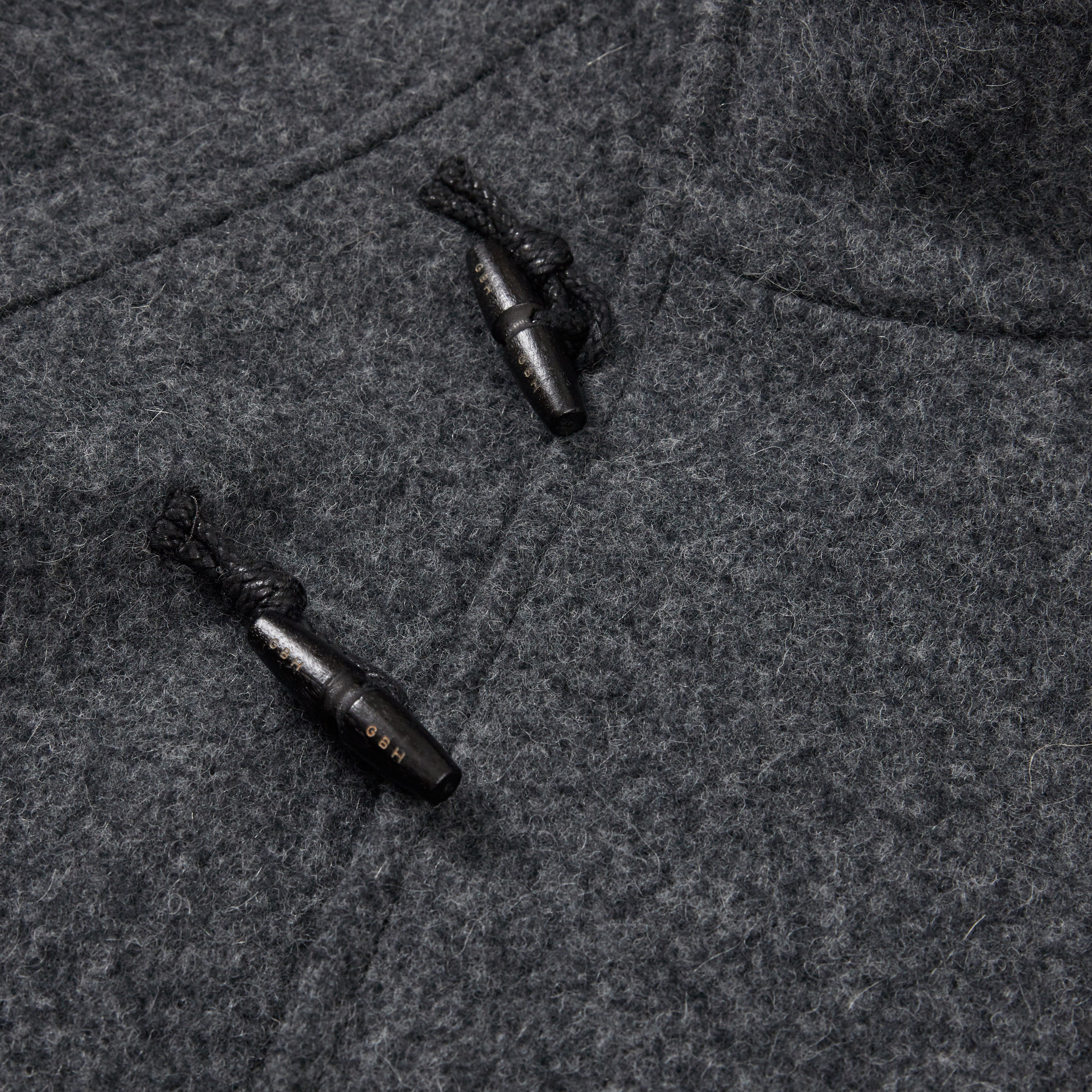 HIGH-NECK TOGGLE COAT