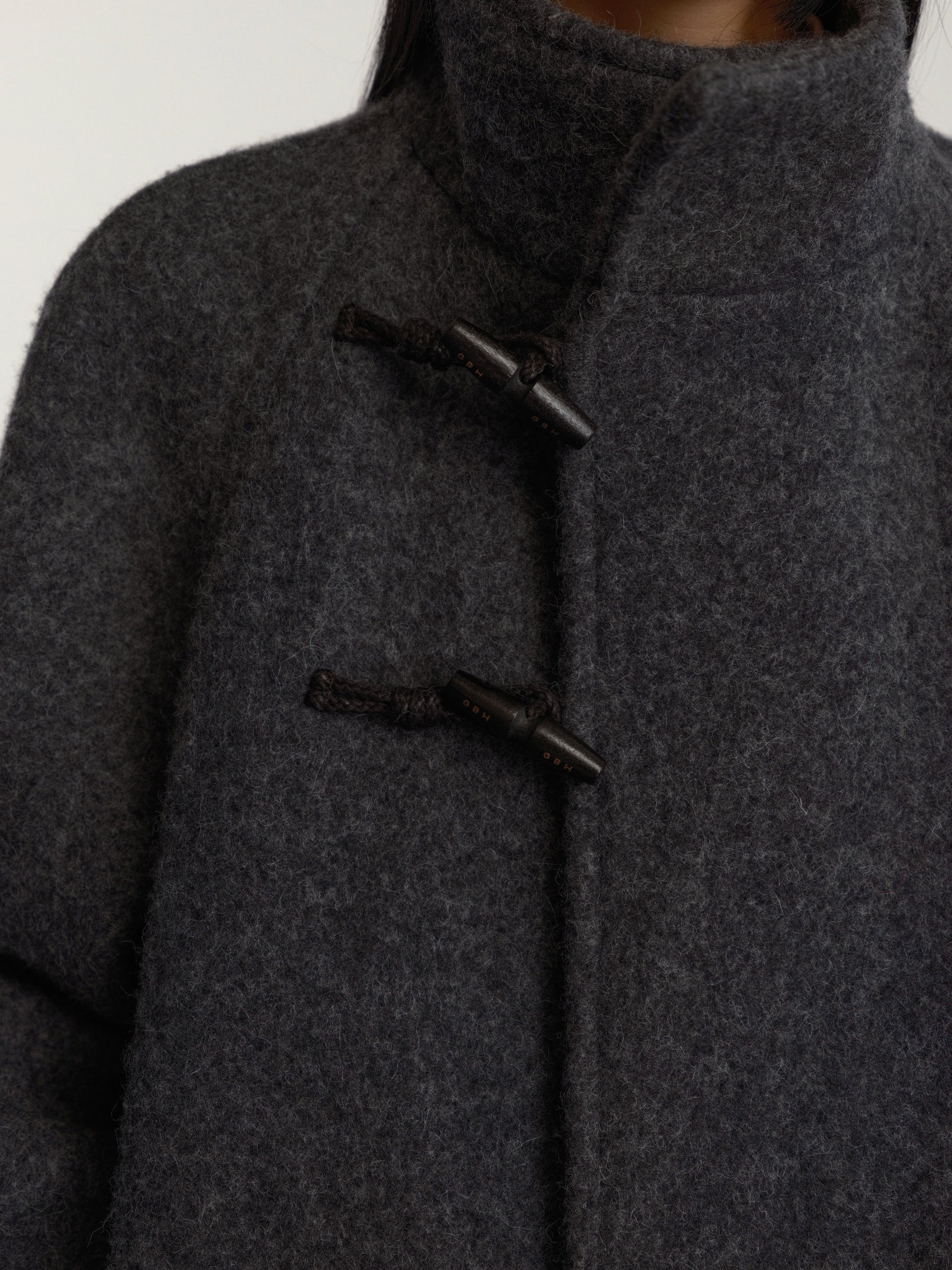 HIGH-NECK TOGGLE COAT