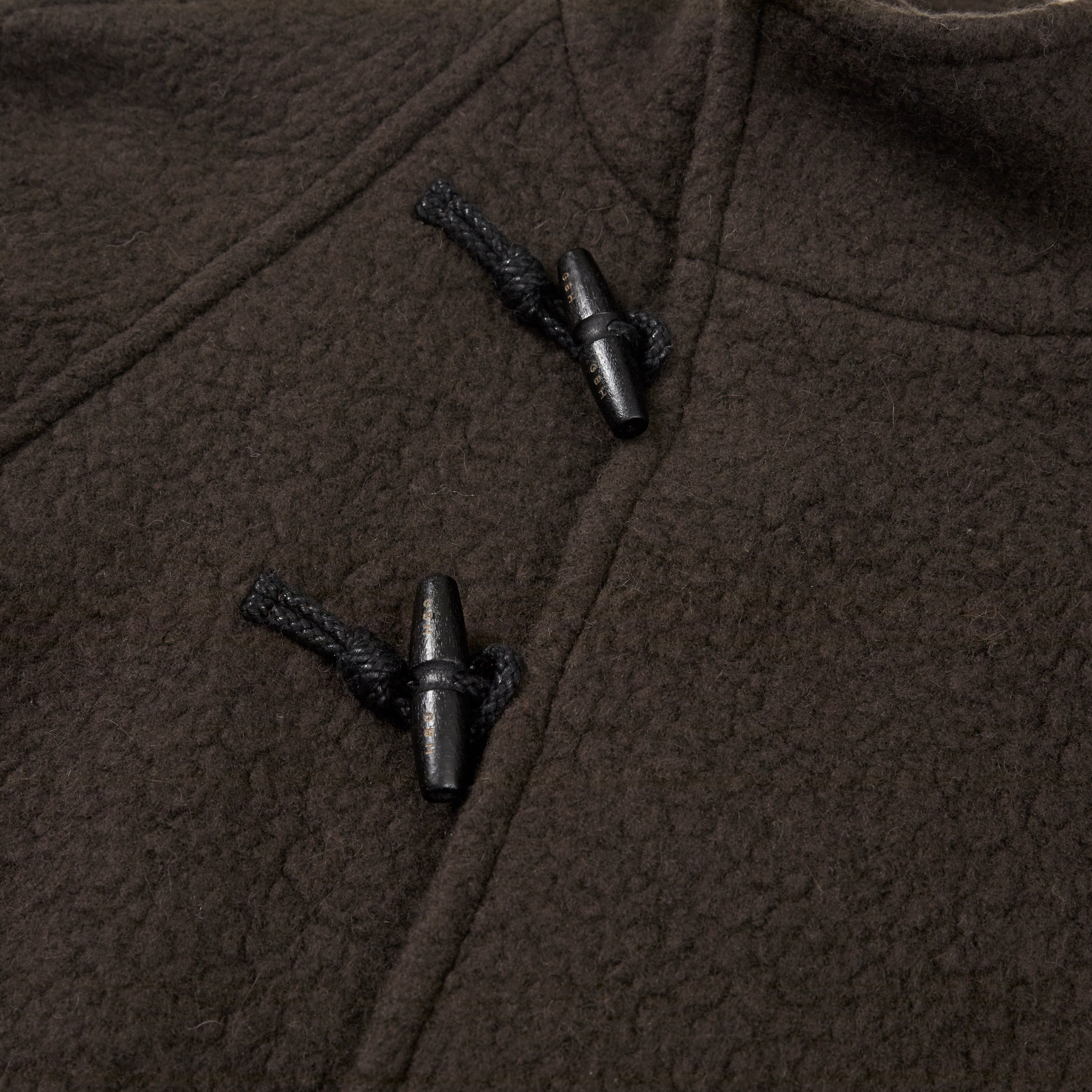 HIGH-NECK TOGGLE COAT