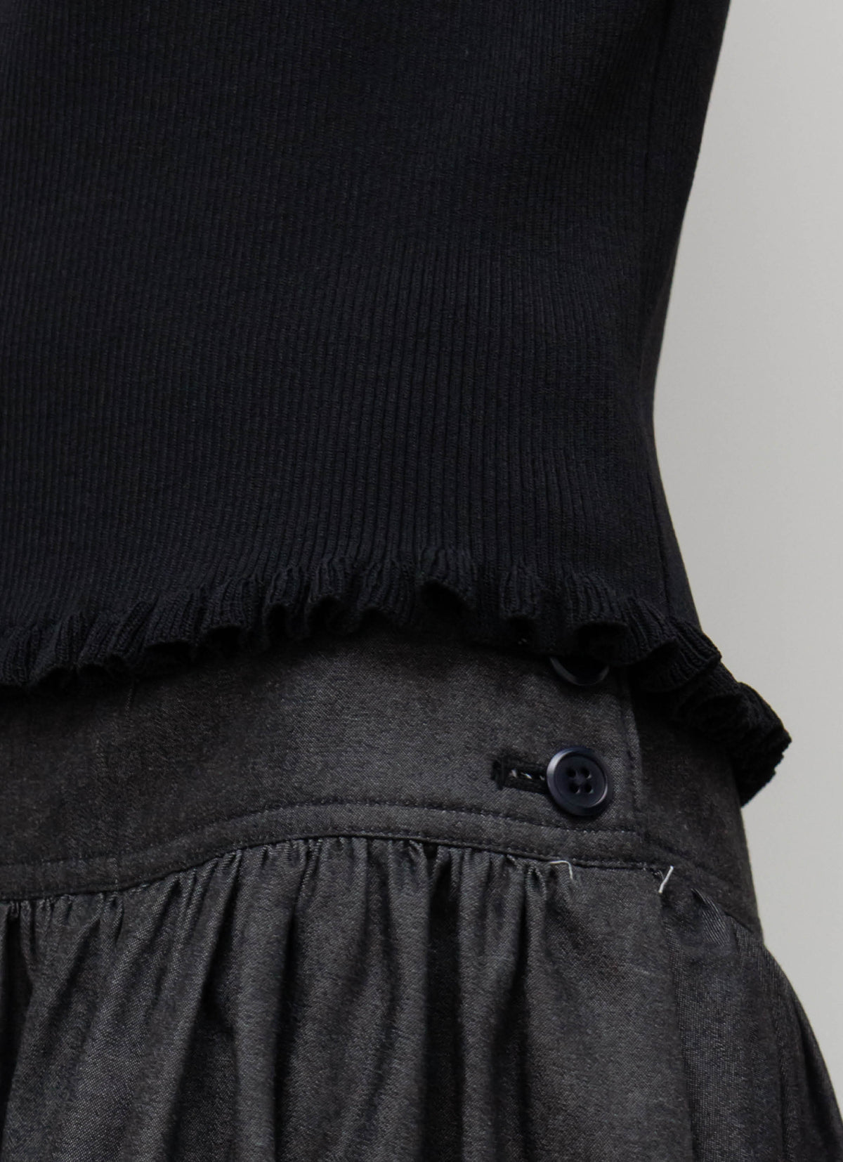 26FW RIBBED FRILL SLEEVELESS
