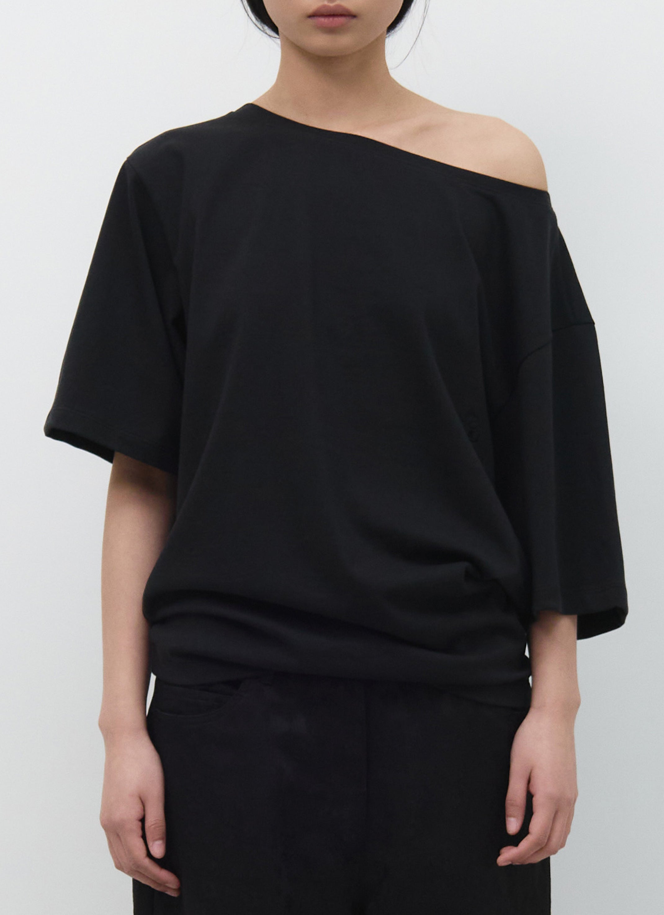 UNBALANCE OFF SHOULDER TOP
