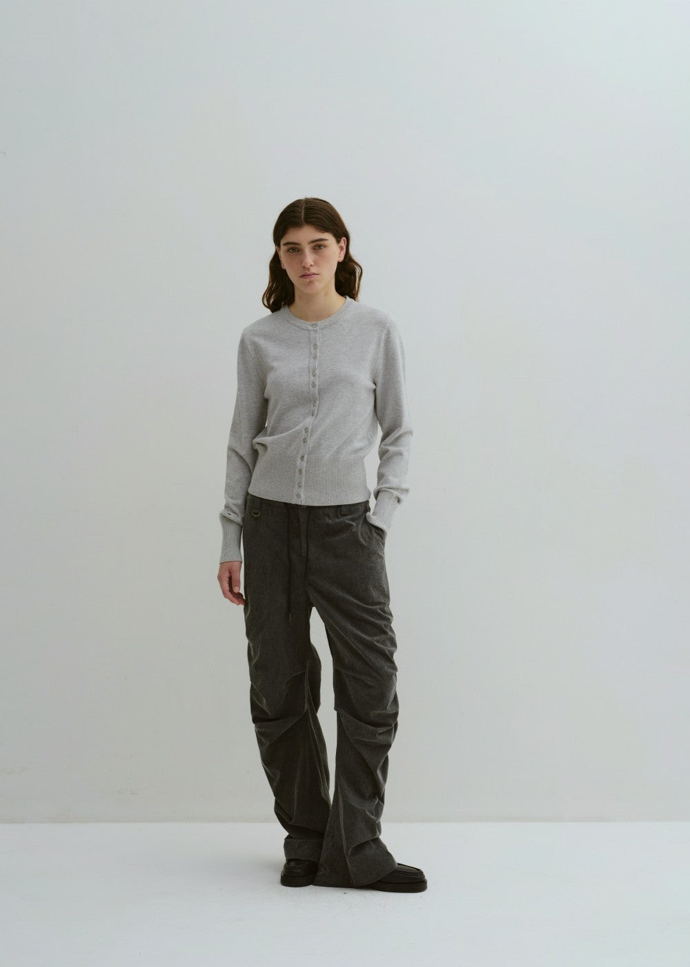 upload_20240925__APA3PT020CHFF_01_shirring pants-Charcoal_2.jpg