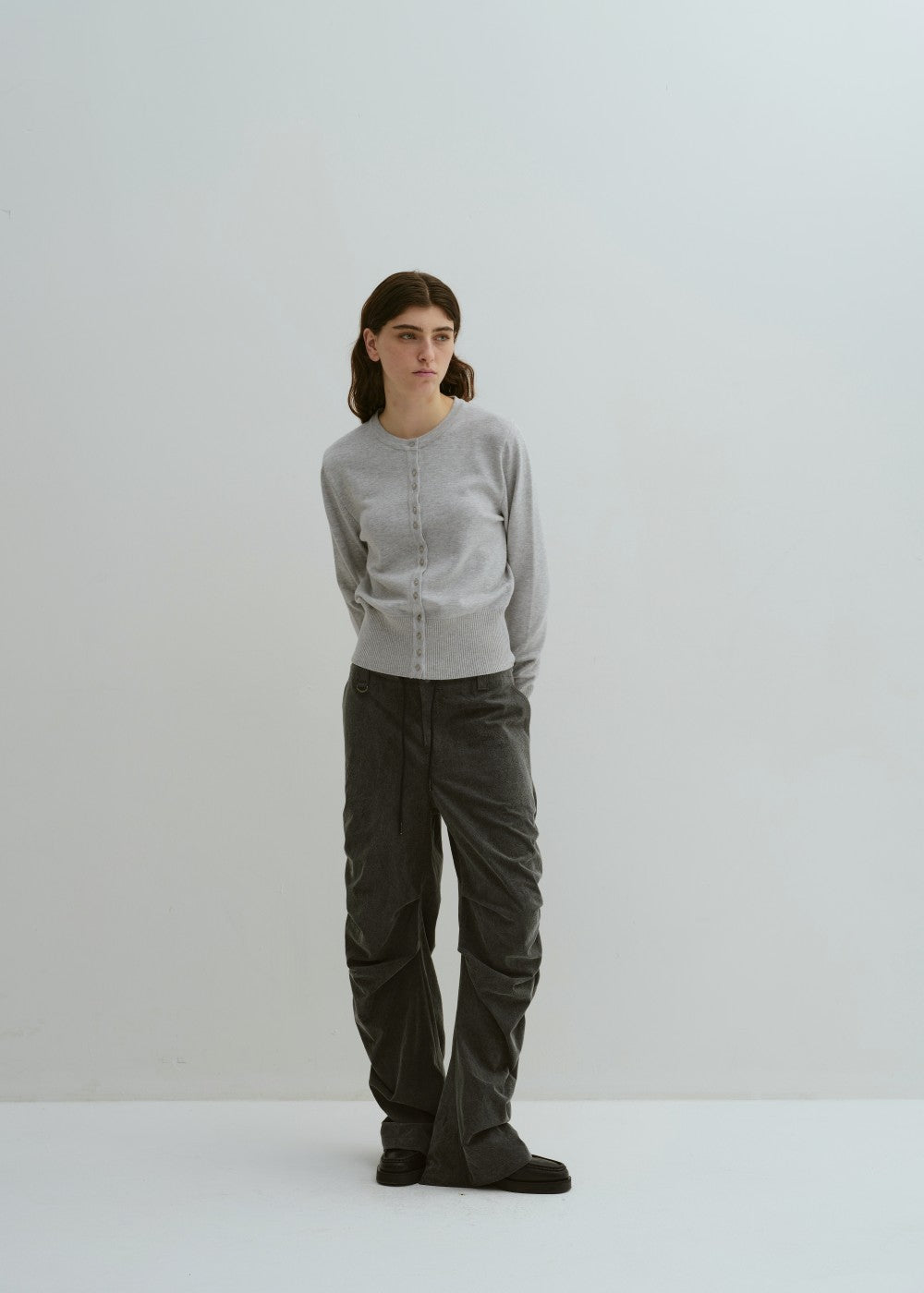 upload_20240925__APA3PT020CHFF_04_shirring pants-Charcoal_5.jpg