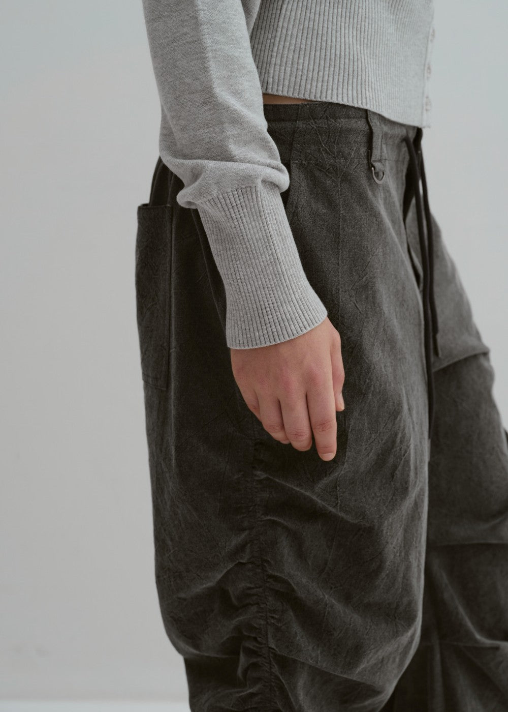 upload_20240925__APA3PT020CHFF_06_shirring pants-Charcoal_7.jpg