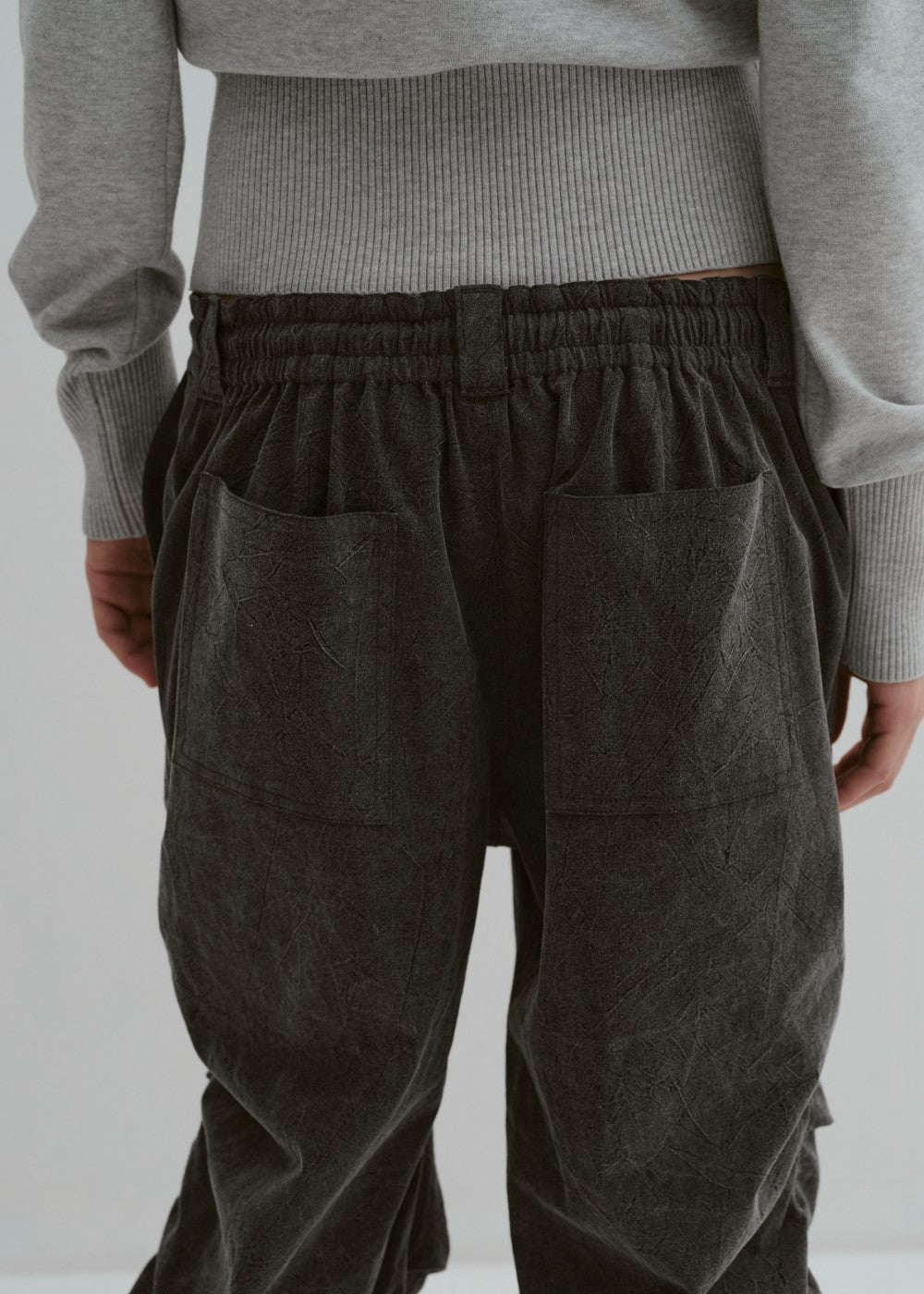 upload_20240925__APA3PT020CHFF_07_shirring pants-Charcoal_8.jpg