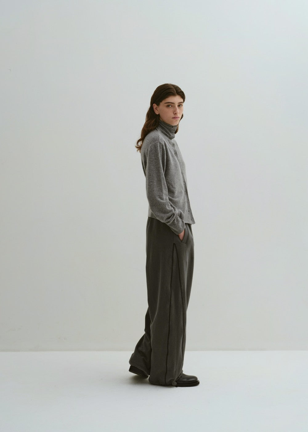 upload_20240925__APA3PT040LIFF_02_curved oversized sweatpants-Charcoal_3.jpg