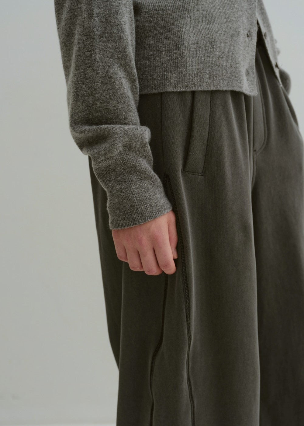 upload_20240925__APA3PT040LIFF_07_curved oversized sweatpants-Charcoal_8.jpg
