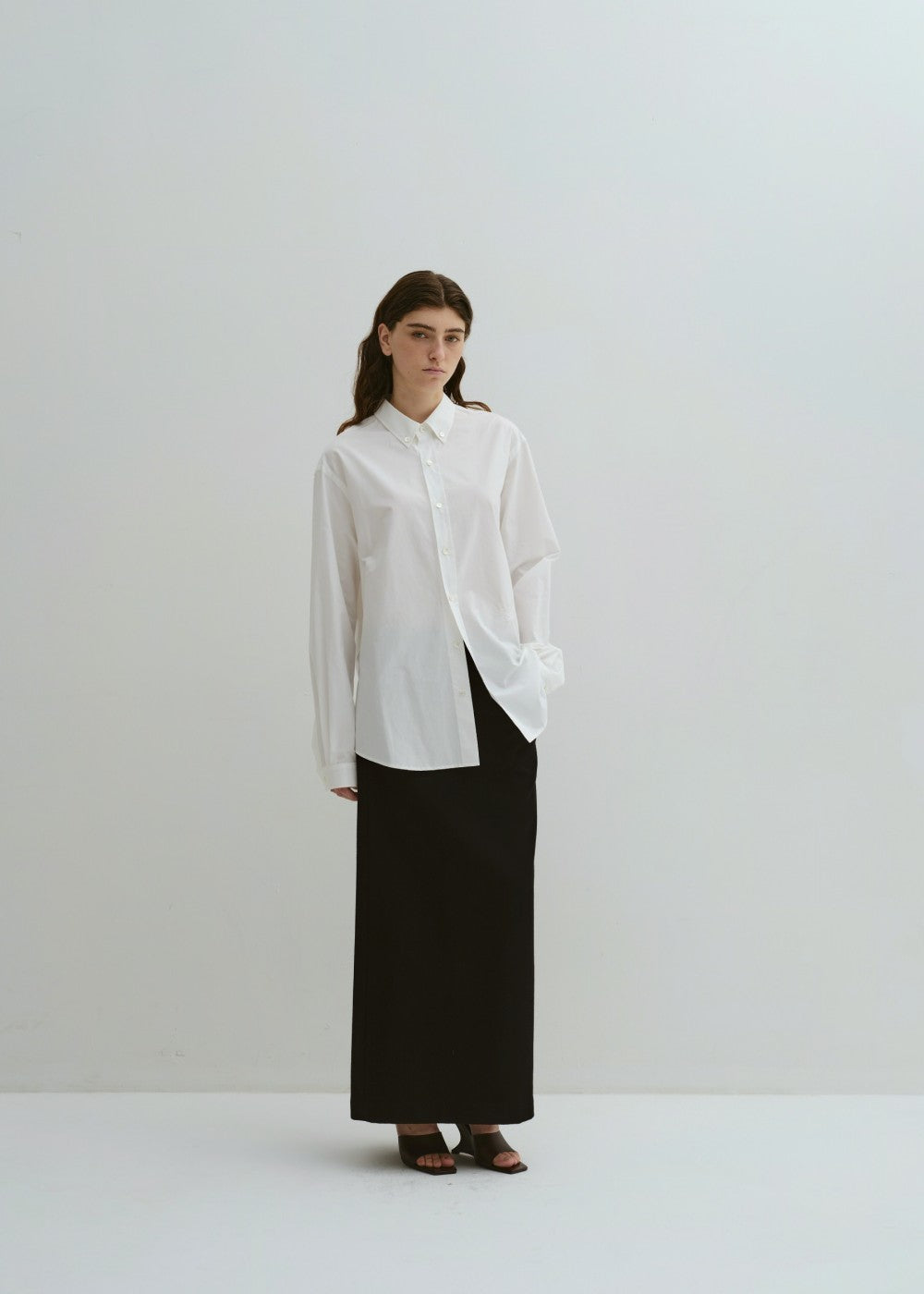 upload_20240925__APA3SH010BLFF_54_oversized cotton painter shirt-white_2.jpg