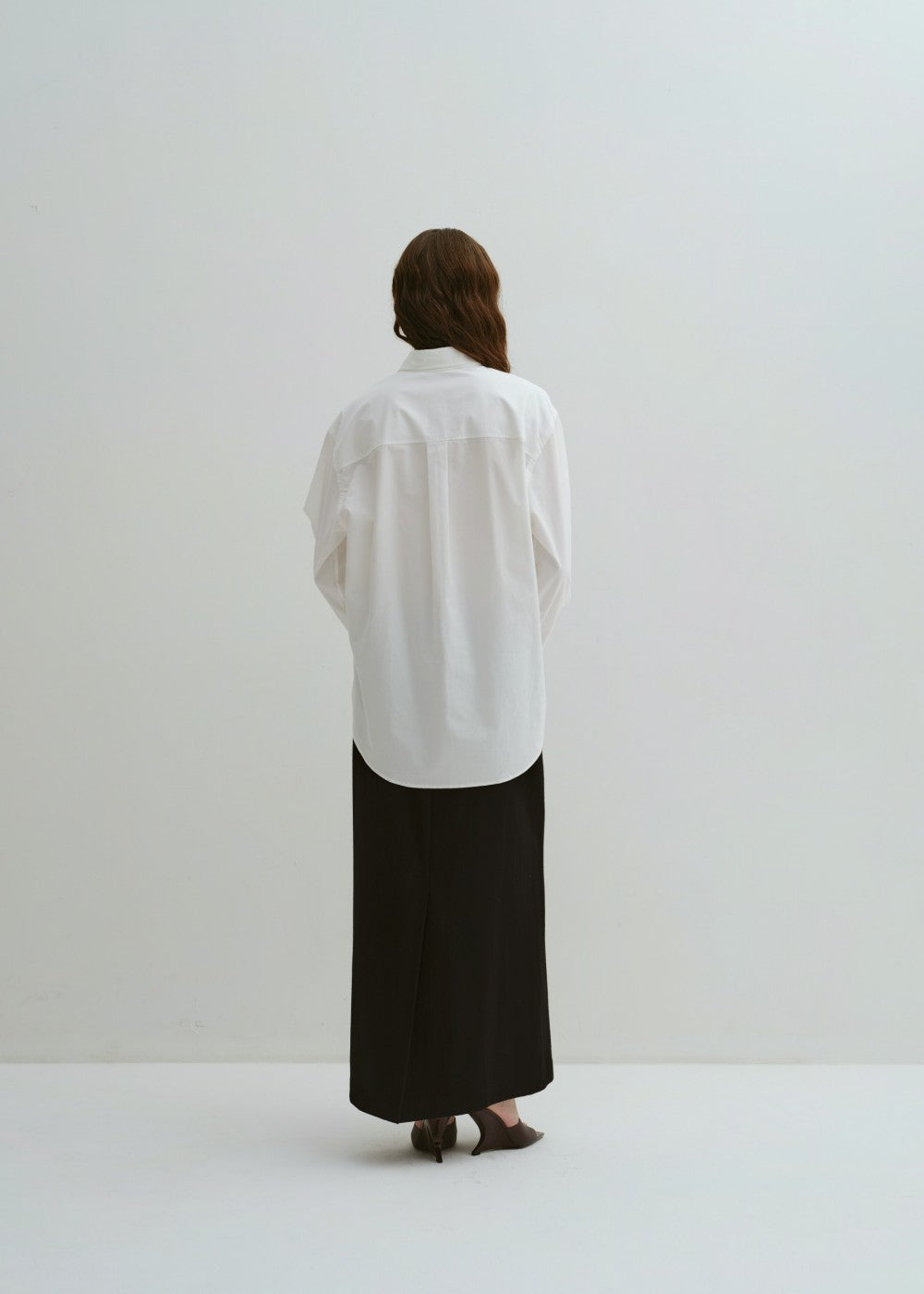 upload_20240925__APA3SH010BLFF_56_oversized cotton painter shirt-white_4.jpg