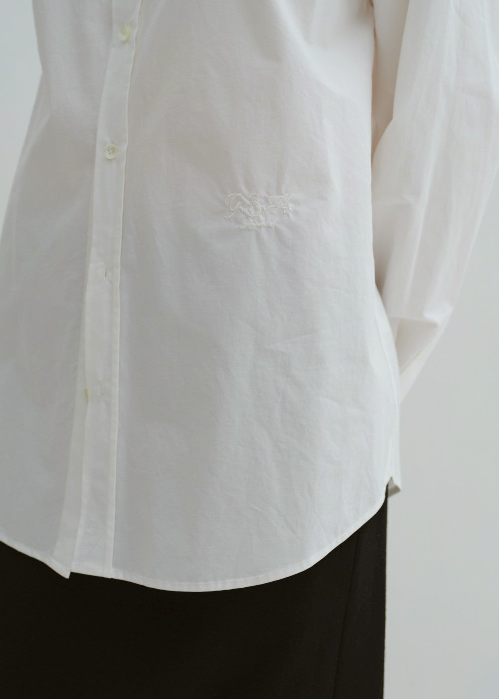 upload_20240925__APA3SH010BLFF_60_oversized cotton painter shirt-white_8.jpg