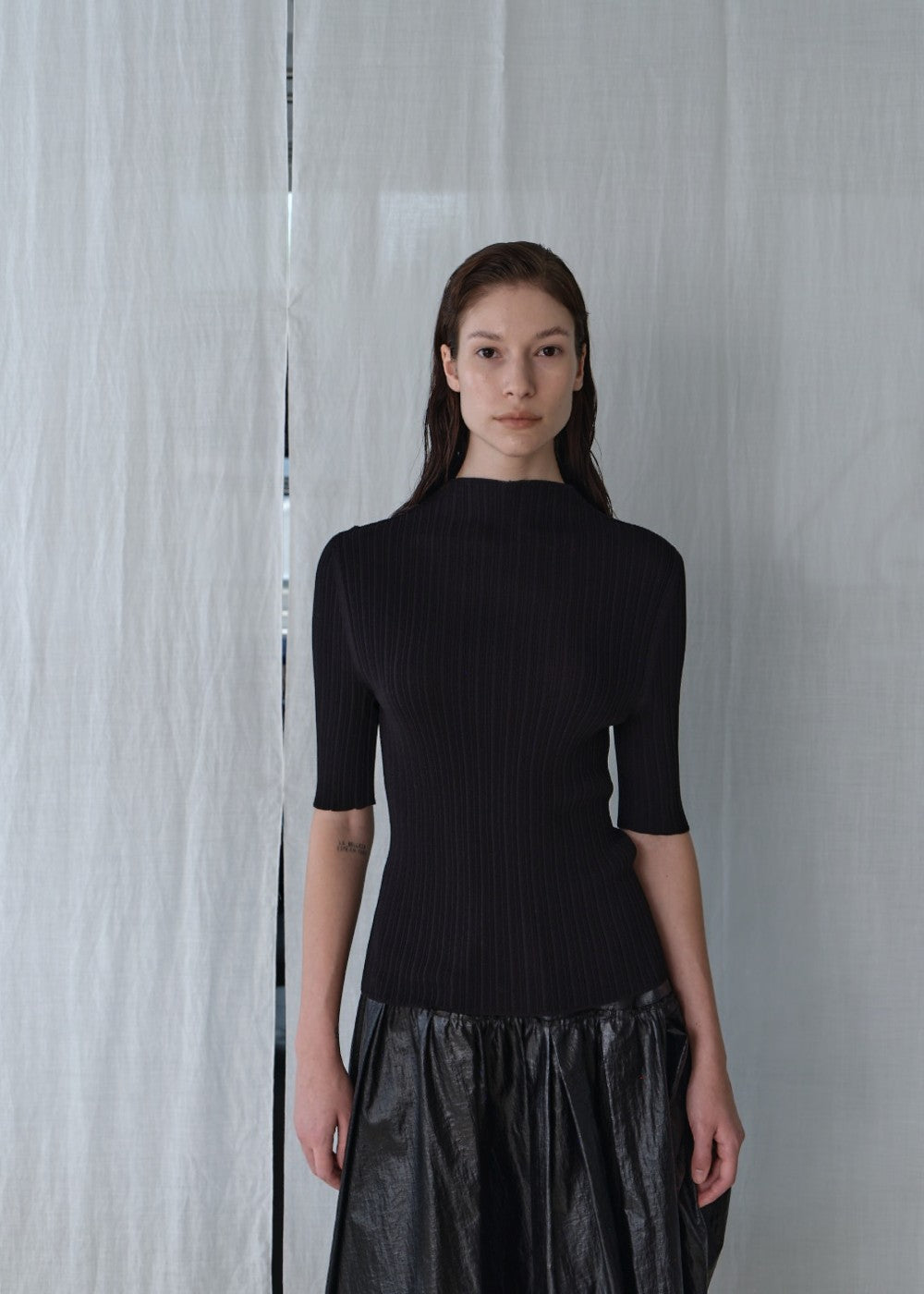 upload_20240925__APA3SK010BKS_00_unbalance Puckering skirt-black_1.jpg