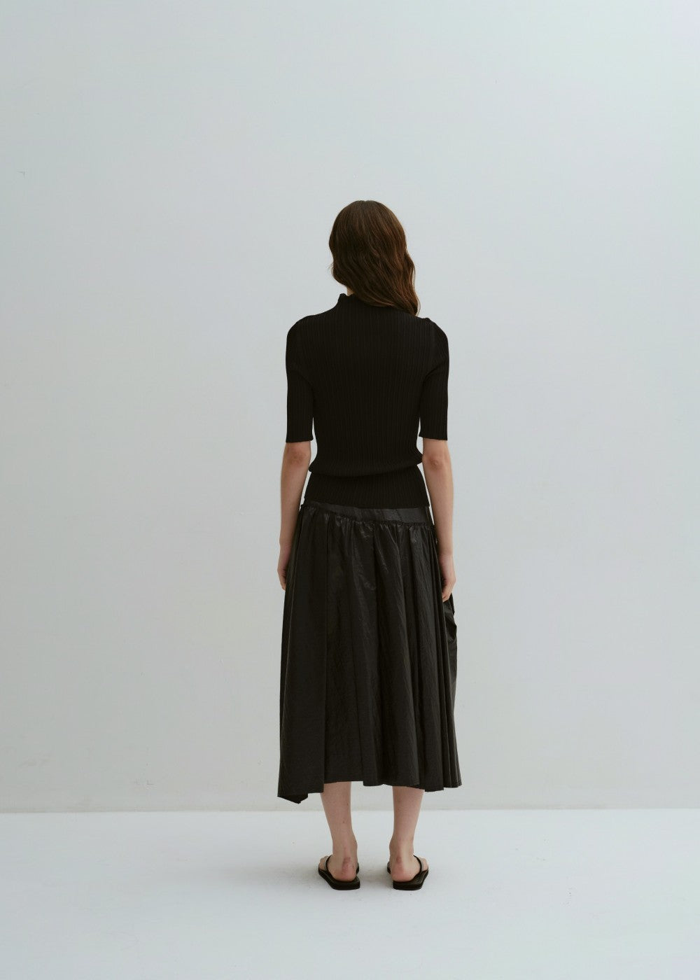 upload_20240925__APA3SK010BKS_03_unbalance Puckering skirt-black_4.jpg