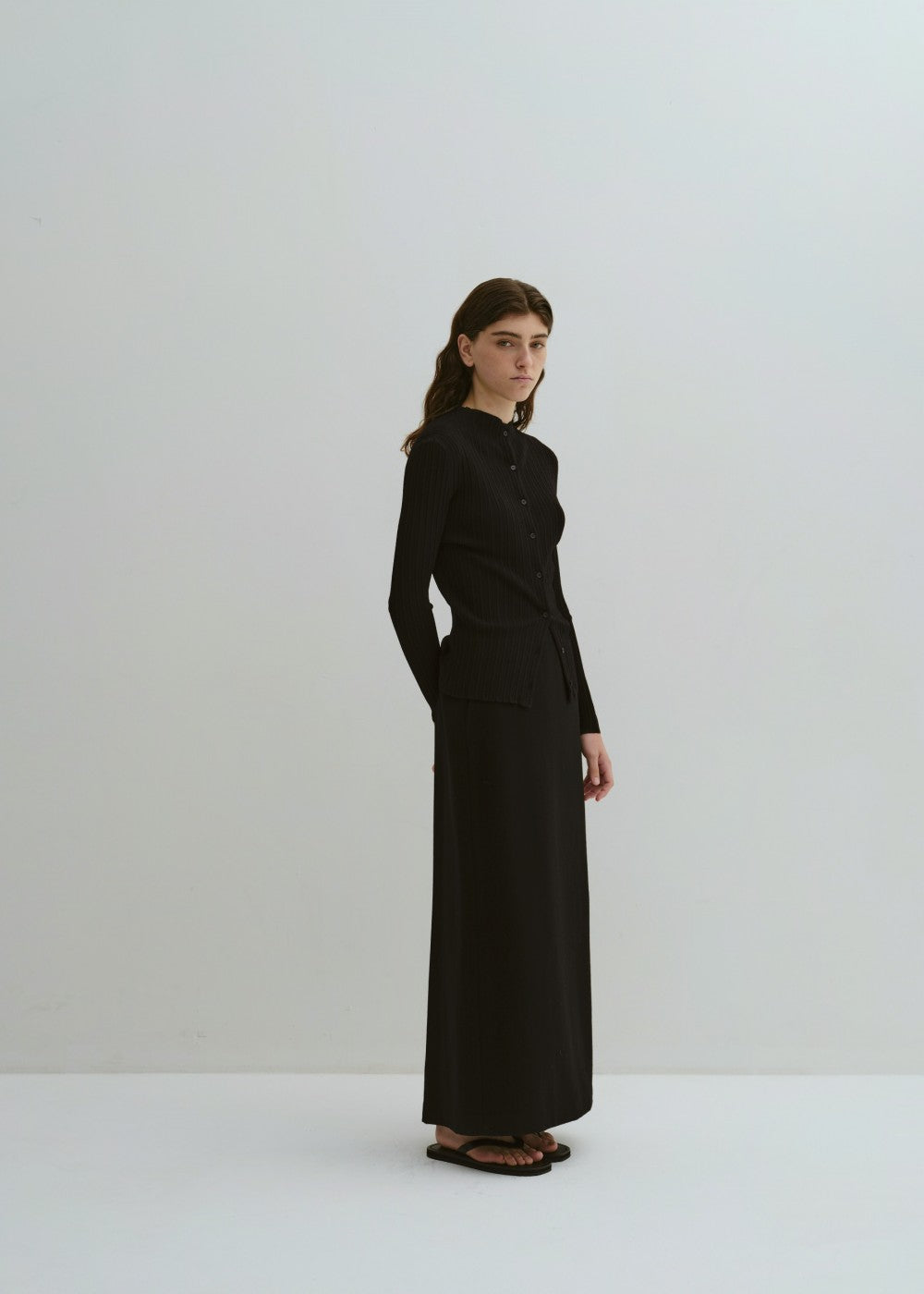 upload_20240925__APA3SK020BKS_02_wool maxi skirt-blak_3.jpg