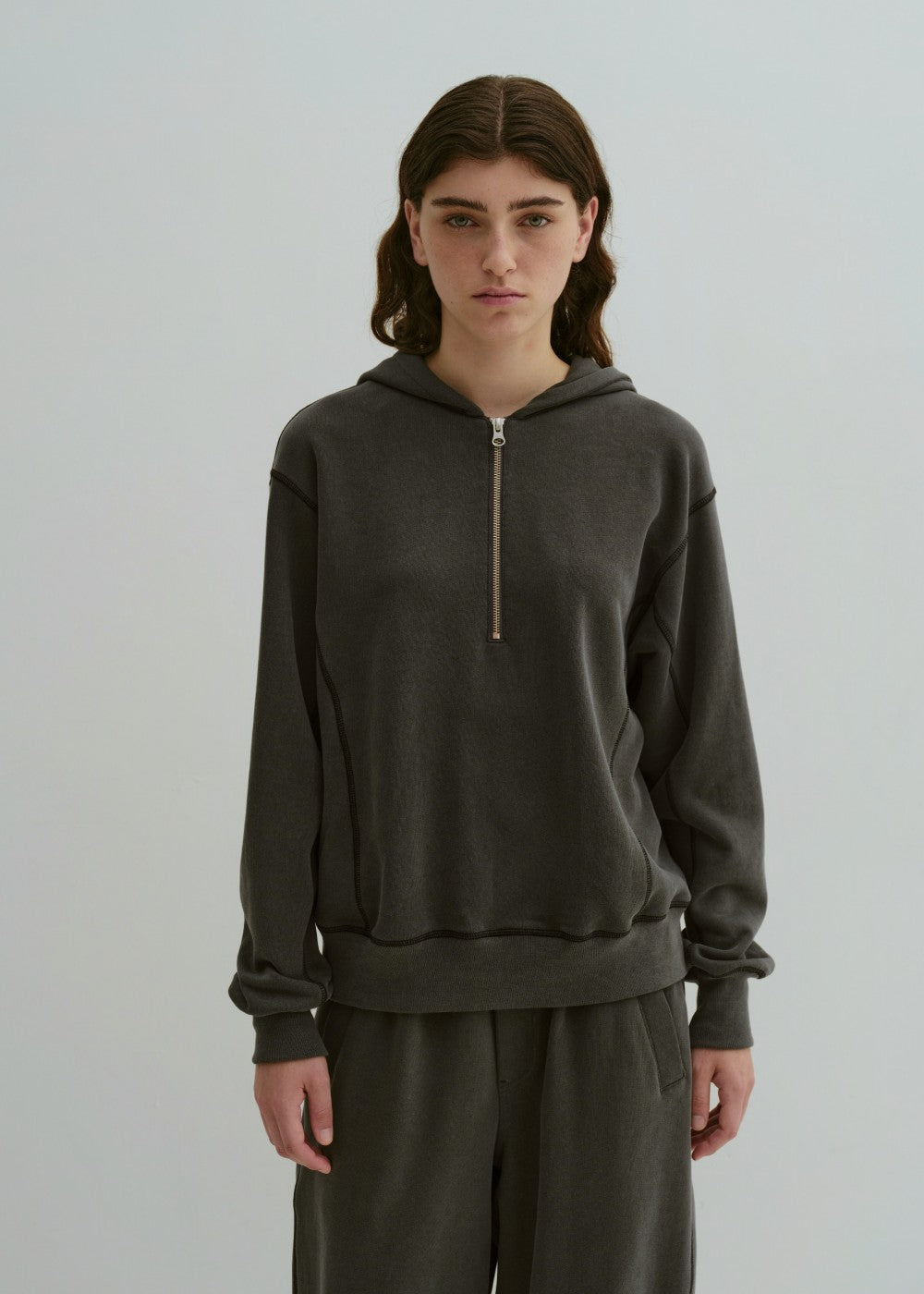 upload_20240925__APA3SW010CHFF_00_half zip-up hood-Charcoal_1.jpg