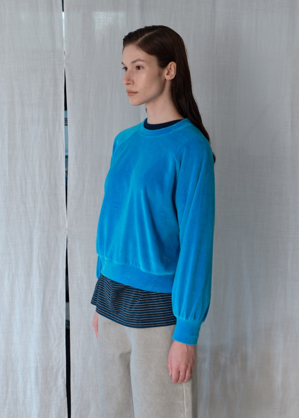 upload_20240925__APA3SW040MGFF_05_velour sweatshirt-blue_6.jpg