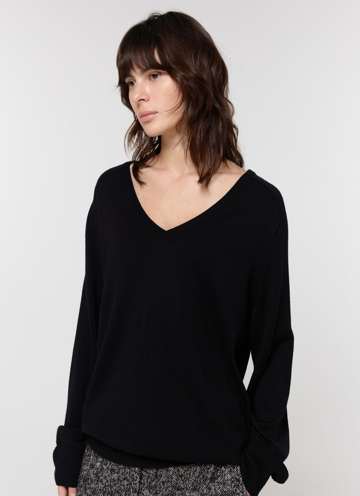 26FW LOOSE V-NECK KNIT