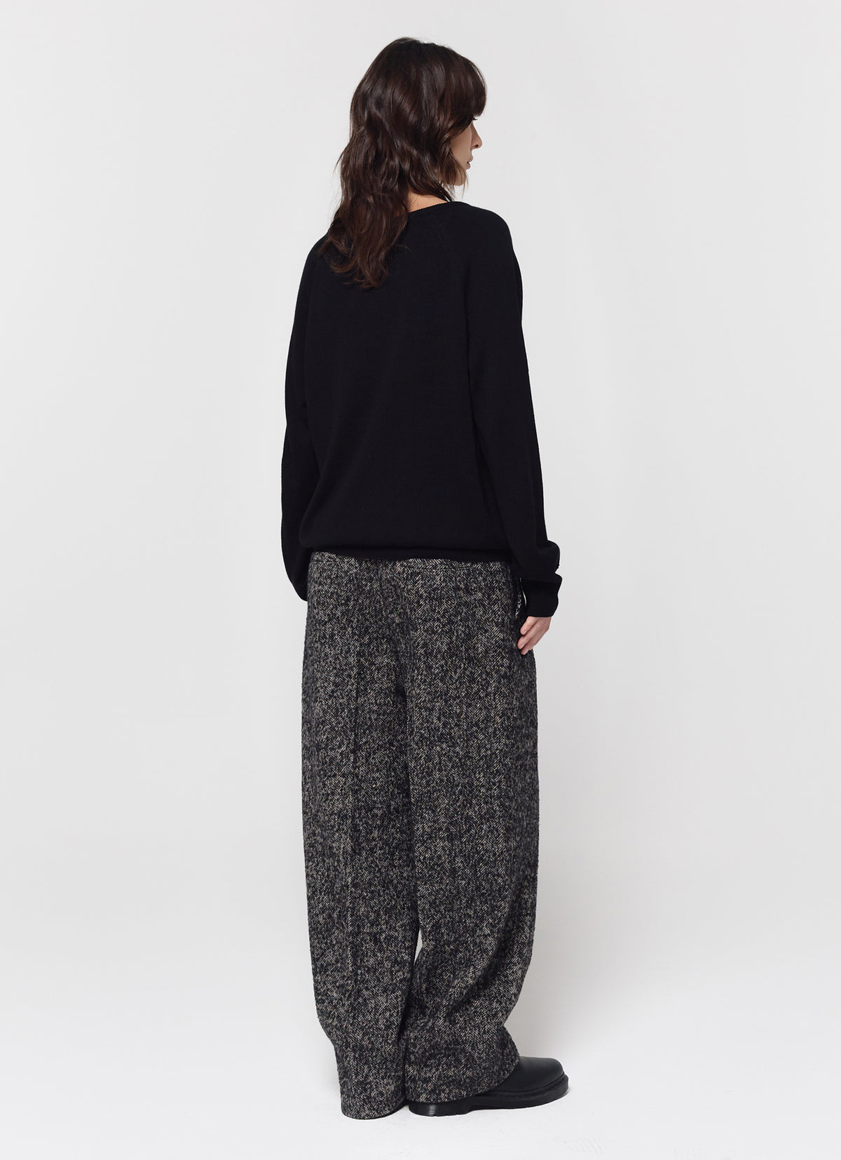 26FW LOOSE V-NECK KNIT