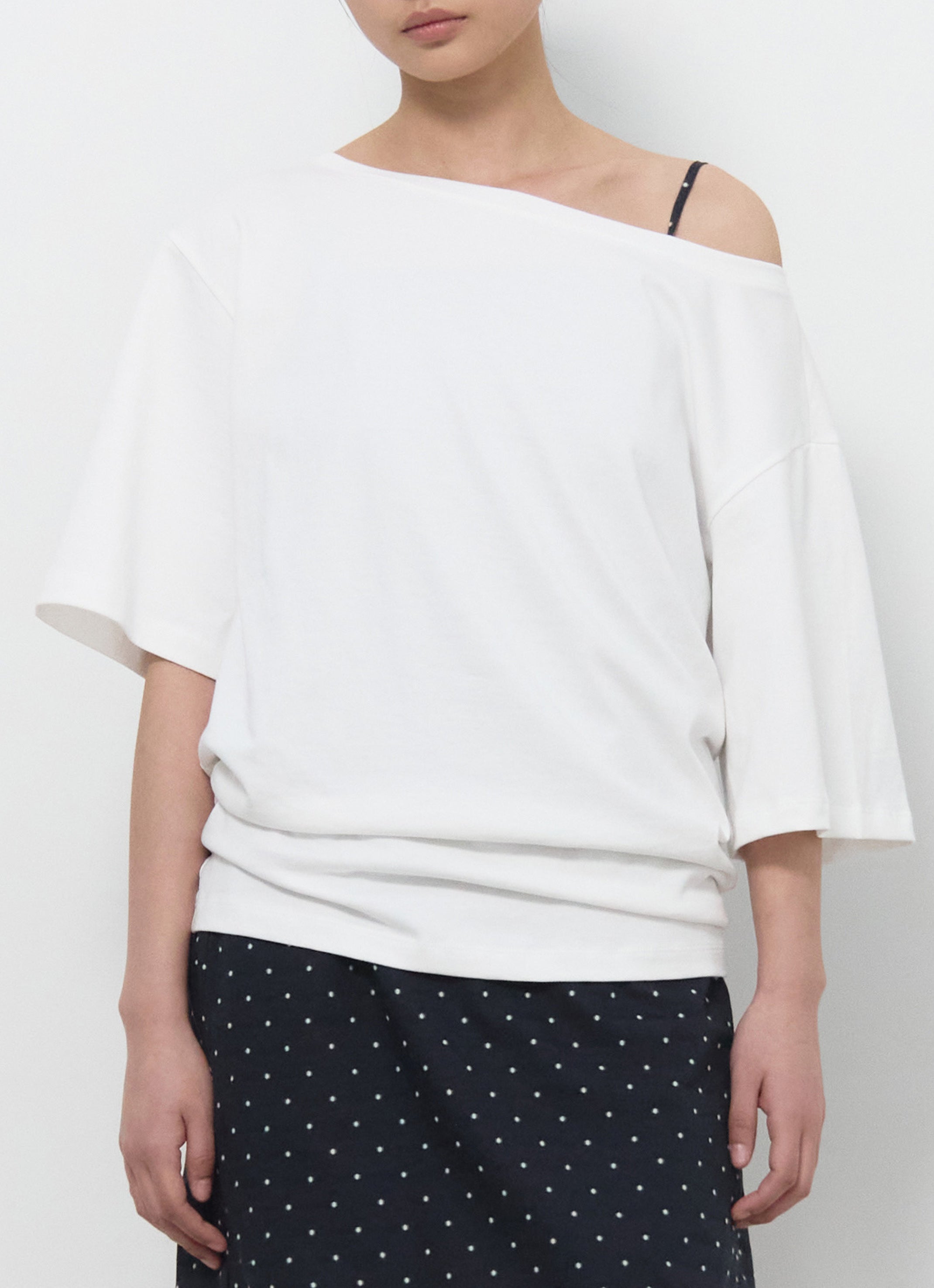 UNBALANCE OFF SHOULDER TOP