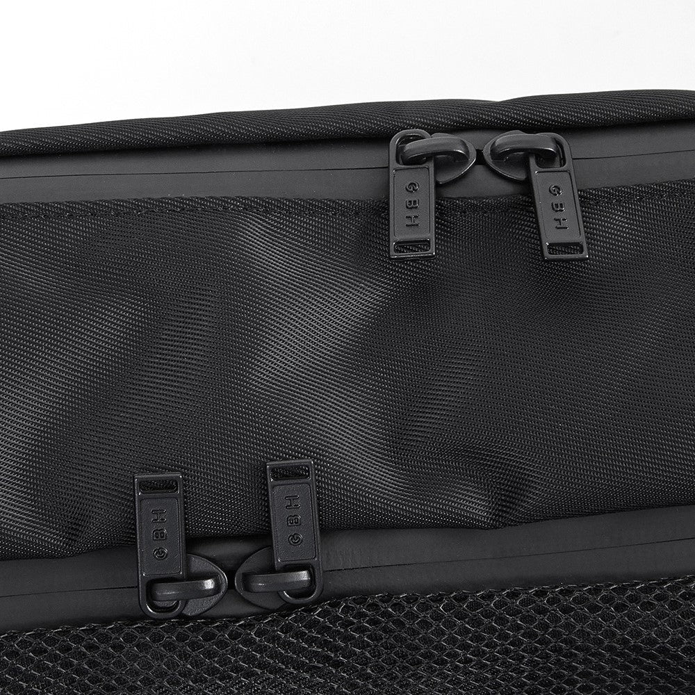 TRAVEL POUCH