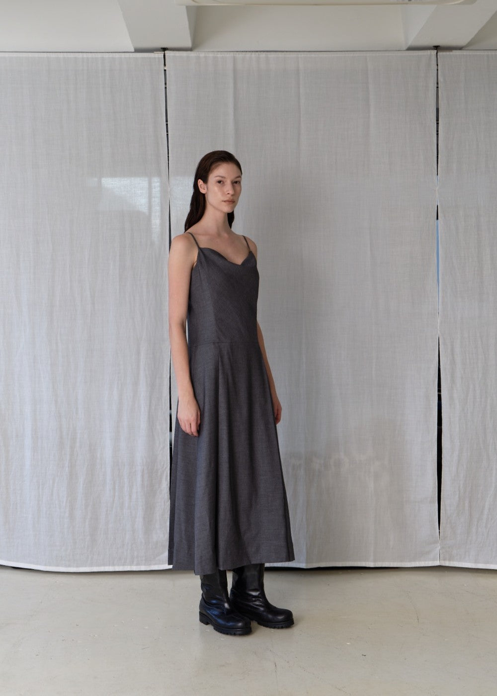 upload_20240925__APA3DR020GYFF_02_maxi dress-grey_3.jpg