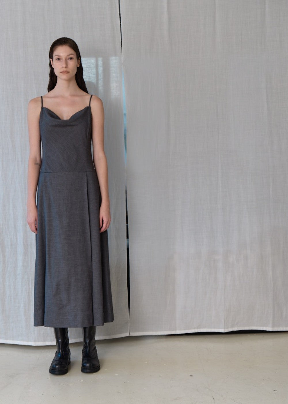 upload_20240925__APA3DR020GYFF_04_maxi dress-grey_5.jpg