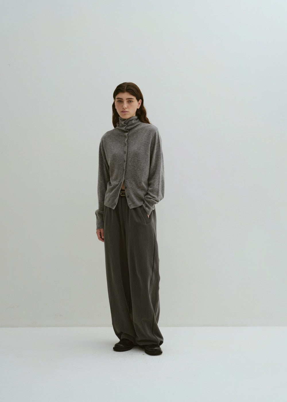 upload_20240925__APA3PT040LIFF_01_curved oversized sweatpants-Charcoal_2.jpg