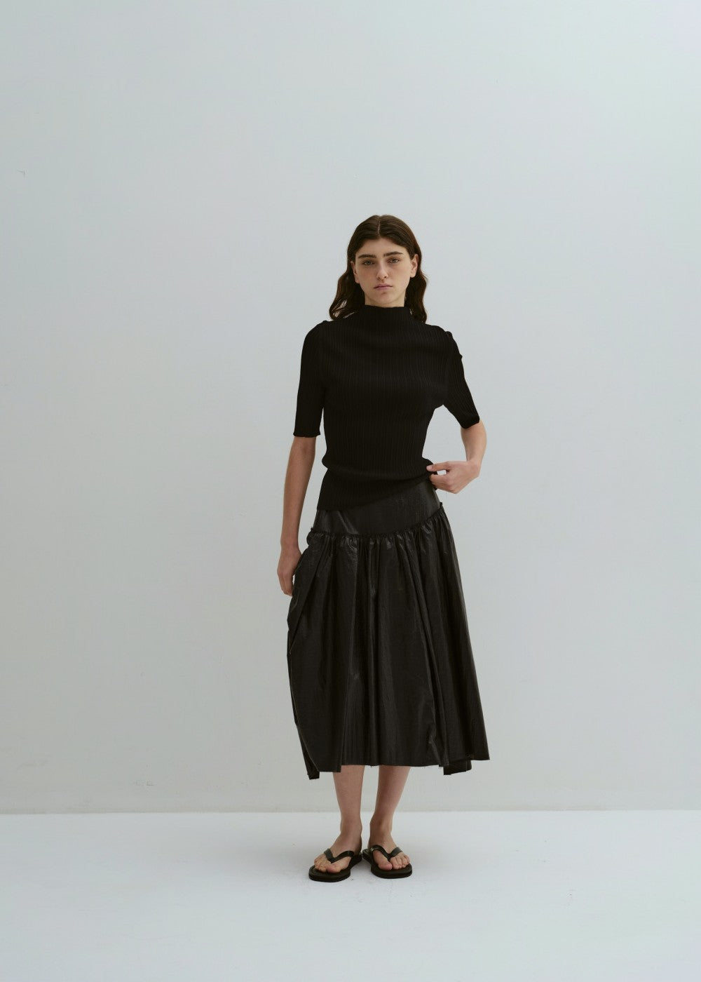 upload_20240925__APA3SK010BKS_01_unbalance Puckering skirt-black_2.jpg