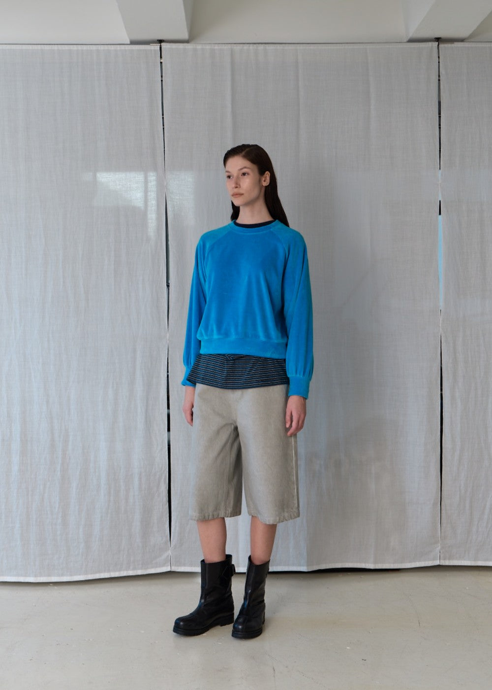 upload_20240925__APA3SW040MGFF_02_velour sweatshirt-blue_3.jpg