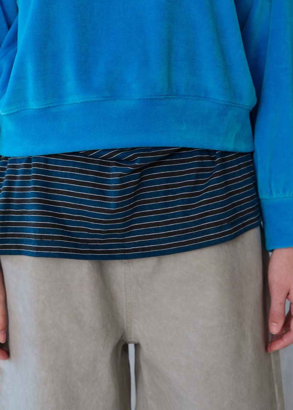 upload_20240925__APA3SW040MGFF_06_velour sweatshirt-blue_7.jpg