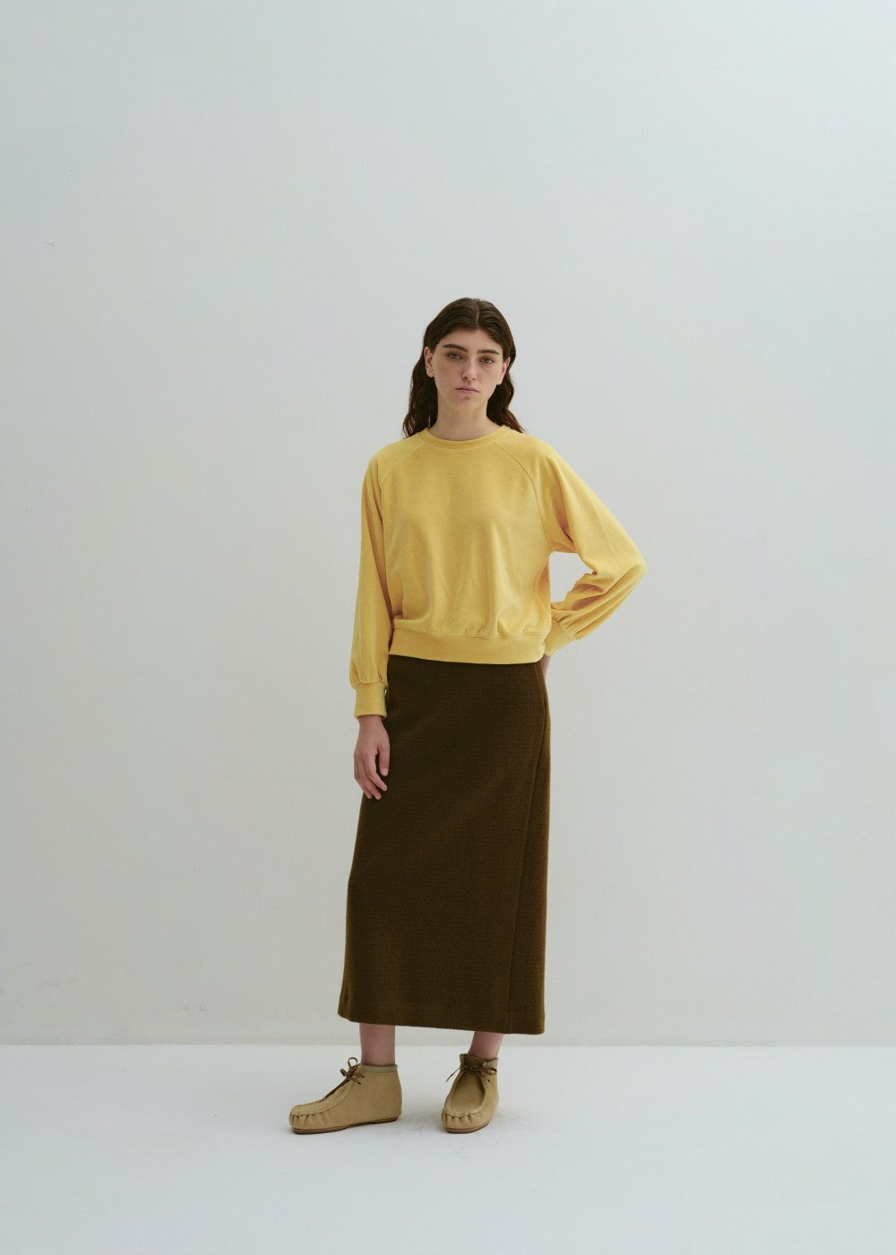 upload_20240925__APA3SW040MGFF_29_velour sweatshirt-yellow_5.jpg